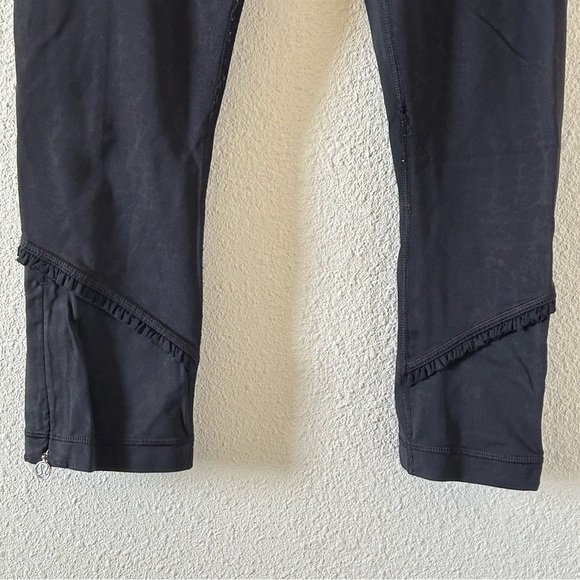 Lululemon Women’s Leggings 6 Black Cropped Pullon Stretchy Gym Workout Lounge - Picture 4 of 13